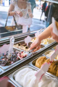 Helado artesanal de pistacho con frutos secos