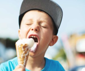 Conoce los beneficios del helado de coco y por qué es tan refrescante