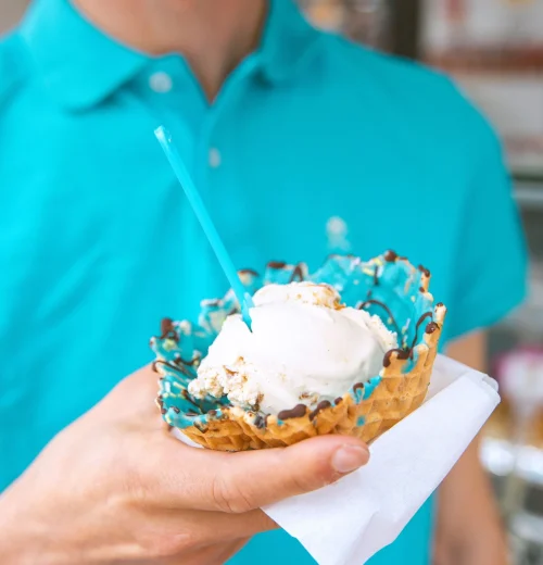 Cono de helado Fior di Granada con topping